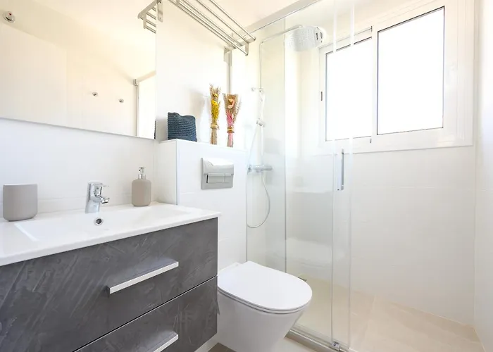 2 Bedroom, New, 1 Min To The Beach, Center- Picasso By 10tosea * فوينخيرولا