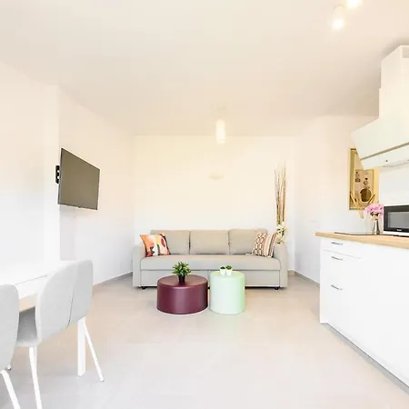 2 Bedroom, New, 1 Min To The Beach, Center- Picasso By 10tosea Lejlighed *