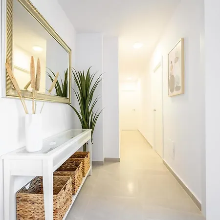 2 Bedroom, New, 1 Min To The Beach, Center- Picasso By 10tosea * פואנגירולה