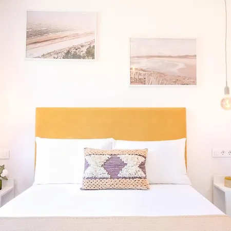 2 Bedroom, New, 1 Min To The Beach, Center- Picasso By 10tosea דירה