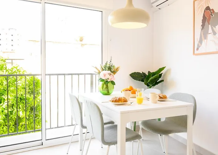 2 Bedroom, New, 1 Min To The Beach, Center- Picasso By 10tosea *