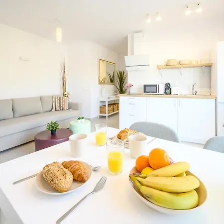 2 Bedroom, New, 1 Min To The Beach, Center- Picasso By 10tosea