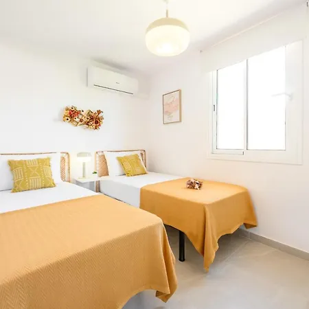 2 Bedroom, New, 1 Min To The Beach, Center- Picasso By 10tosea Appartamento