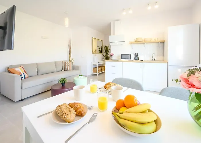 2 Bedroom, New, 1 Min To The Beach, Center- Picasso By 10tosea