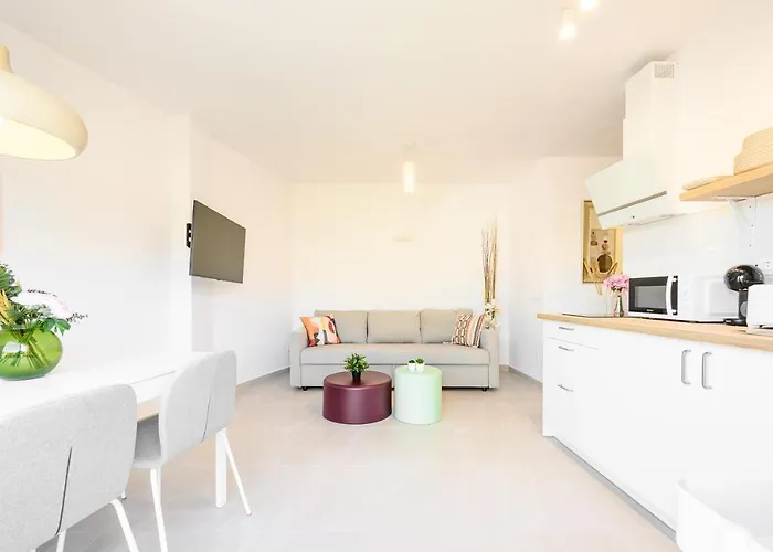 2 Bedroom, New, 1 Min To The Beach, Center- Picasso By 10tosea Appartamento *