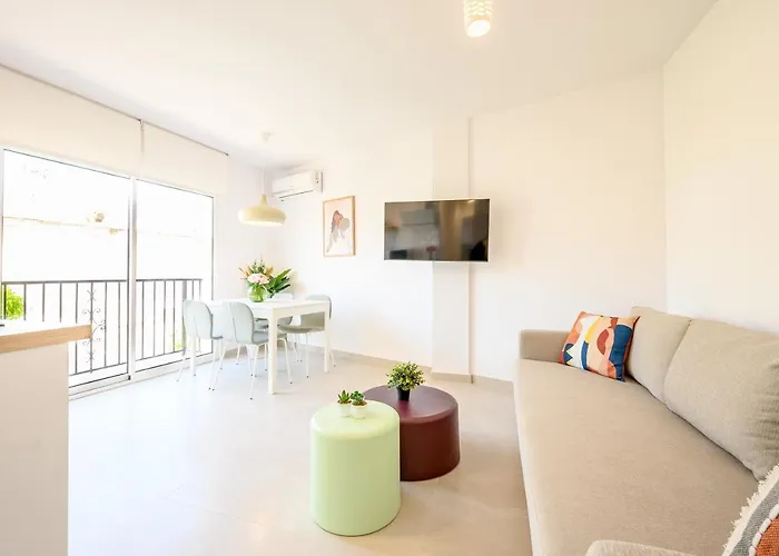 Appartamento 2 Bedroom, New, 1 Min To The Beach, Center- Picasso By 10tosea *