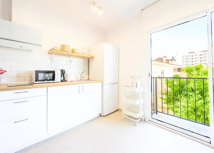 2 Bedroom, New, 1 Min To The Beach, Center- Picasso By 10tosea *